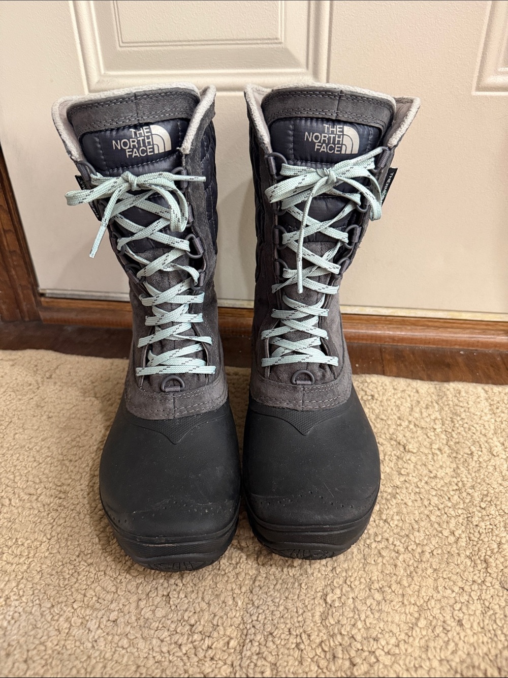 The North Face Women's Black and Light Blue Winter Lace Boots